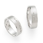 Engagement ring made of some silver metal and cristals